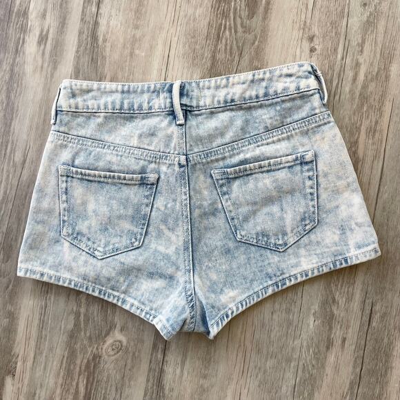 Roxy Women’s Pink Acid Wash Denim Shorts Size 3 Crochet Floral Overlay - Picture 3 of 9